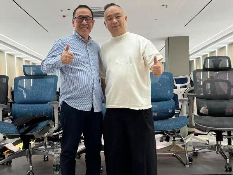 Philippine client visits office chair production workshop